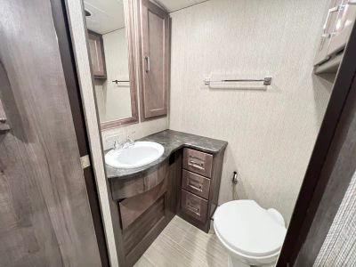2022 Winnebago ADVENTURER - Photo 17
