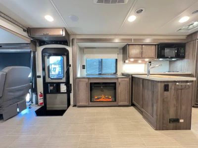 2022 Winnebago ADVENTURER - Photo 6