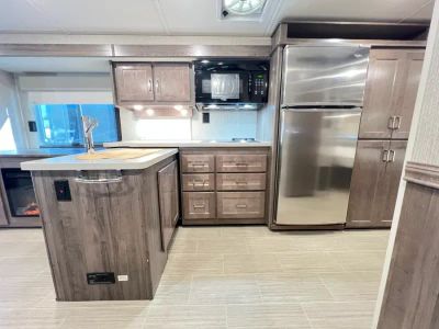 2022 Winnebago ADVENTURER - Photo 7