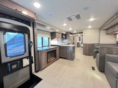 2022 Winnebago ADVENTURER - Photo 5