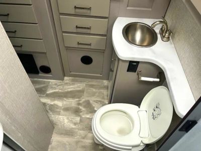 2023 Thor Motor Coach Quantum - Photo 19