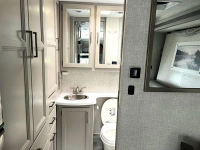 2023 Thor Motor Coach Quantum - Photo 17