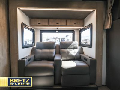 2026 Grand Design Lineage Series M - Photo 12