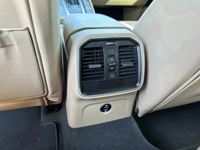 2021 Porsche Macan — photo 17 view