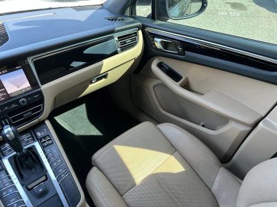 2021 Porsche Macan — photo 16 view