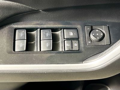 2025 Toyota RAV4 - Photo 14