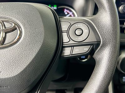 2025 Toyota RAV4 - Photo 17