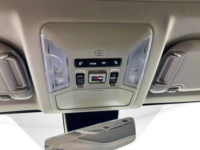 2025 Toyota RAV4 - Photo 18