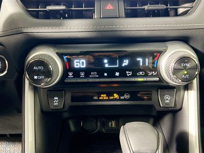 2025 Toyota RAV4 - Photo 23