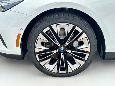 2026 BMW 5 Series — photo 26 view