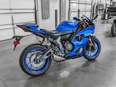 2025 Yamaha YZF-R7 - Photo 4