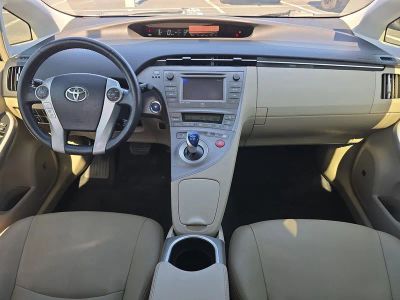 2015 Toyota Prius — photo 9 view