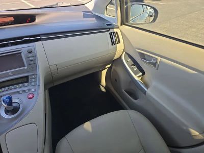 2015 Toyota Prius — photo 12 view