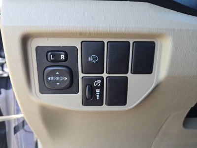 2015 Toyota Prius — photo 20 view