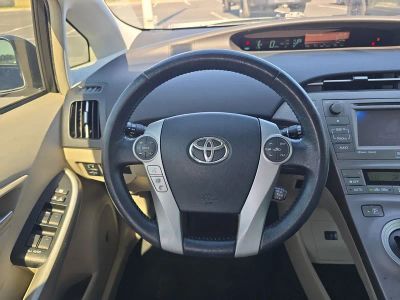 2015 Toyota Prius — photo 10 view