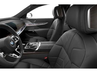 2026 BMW 7 Series — photo 12 view