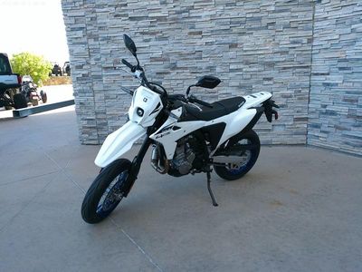 2025 Suzuki DR-Z4SMM5 - Photo 3