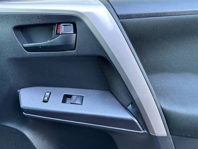 2018 Toyota RAV4 - Photo 19