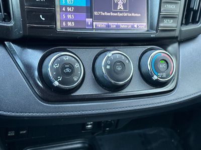 2018 Toyota RAV4 - Photo 22