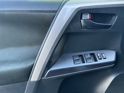 2018 Toyota RAV4 - Photo 12