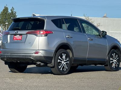 2018 Toyota RAV4 - Photo 2
