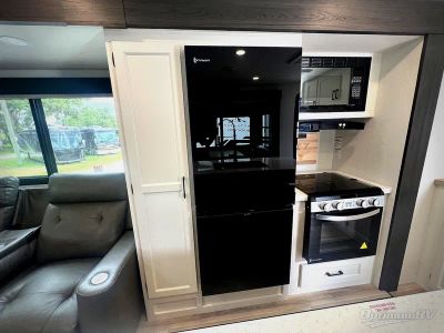 2027 Venture RV SportTrek Touring Edition — photo 14 view