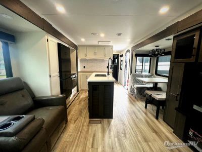 2027 Venture RV SportTrek Touring Edition — photo 22 view