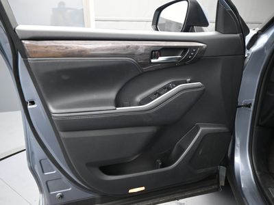 2026 2020 Toyota Highlander Hybrid Limited SUV — photo 15 view