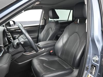 2026 2020 Toyota Highlander Hybrid Limited SUV — photo 16 view