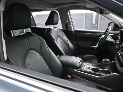 2026 2020 Toyota Highlander Hybrid Limited SUV — photo 23 view
