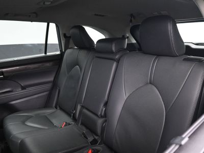 2026 2020 Toyota Highlander Hybrid Limited SUV — photo 17 view
