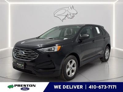 2022 Ford Edge SE in Agate Black — front three-quarter view
