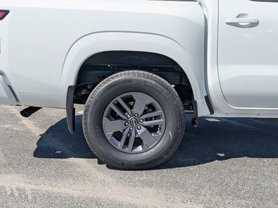2026 Nissan Frontier — photo 11 view