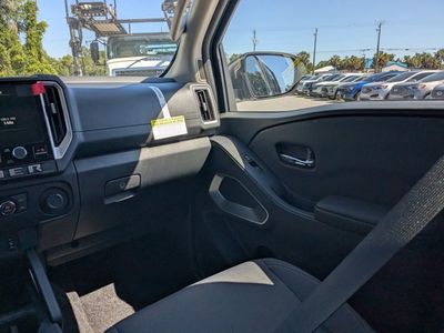 2026 Nissan Frontier — photo 16 view