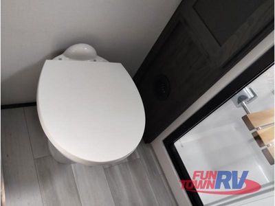2025 Keystone RV Fuzion - Photo 40