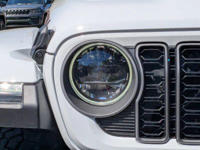 2026 Jeep Gladiator — photo 12 view