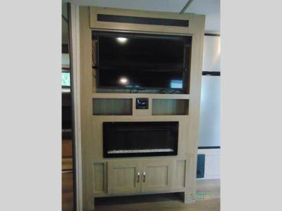 2021 Coachmen RV Freedom Express Liberty Edition — photo 10 view