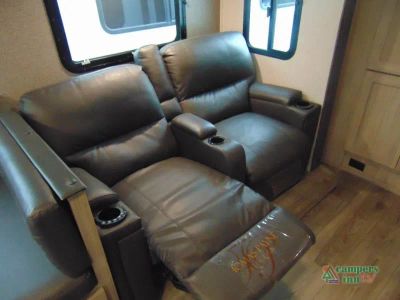 2021 Coachmen RV Freedom Express Liberty Edition — photo 8 view