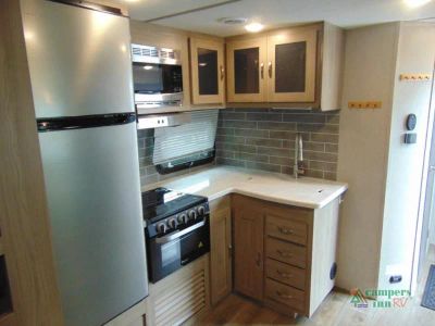2021 Coachmen RV Freedom Express Liberty Edition — photo 9 view