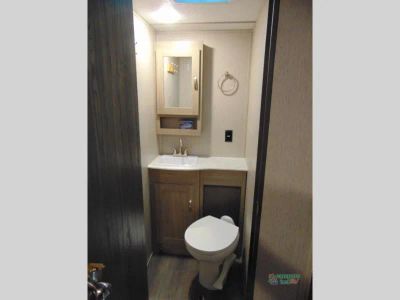 2021 Coachmen RV Freedom Express Liberty Edition — photo 16 view