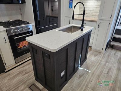 2026 Venture RV SportTrek Touring Edition — photo 9 view