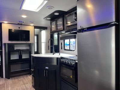 2022 Forest River RV Cherokee Grey Wolf - Photo 9