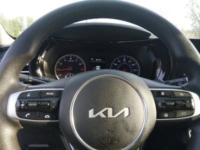 2023 Kia K5 - Photo 13