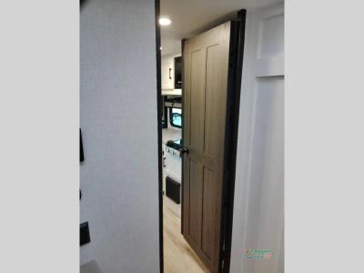2026 Venture RV SportTrek Stinger Lite — photo 37 view
