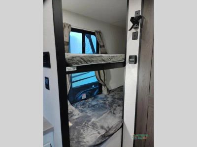 2026 Venture RV SportTrek Stinger Lite — photo 32 view