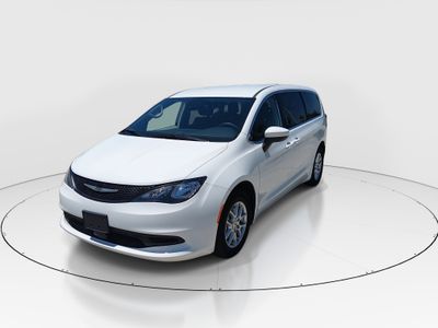 2023 Chrysler Voyager - Photo 3