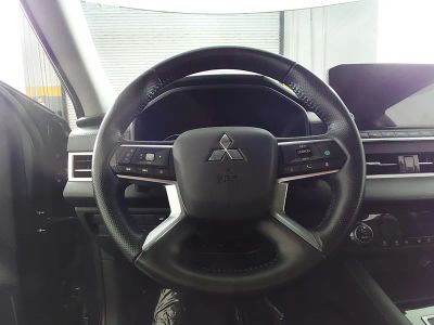 2024 Mitsubishi Outlander - Photo 12