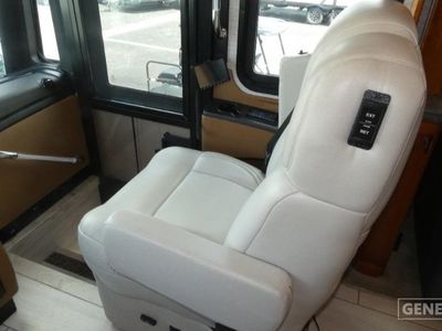 2021 Tiffin Allegro Bus - Photo 12