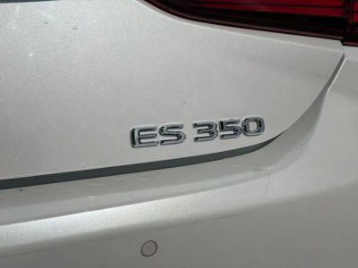 2021 Lexus ES — photo 11 view