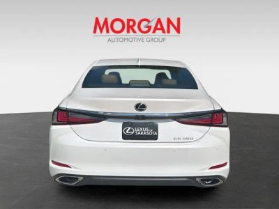 2021 Lexus ES — interior view